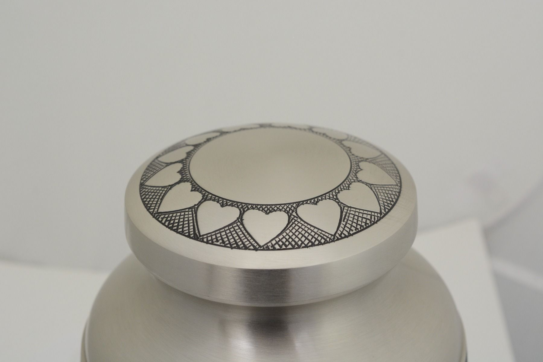 Heart's Ring Brass Urn – Pewter Finish